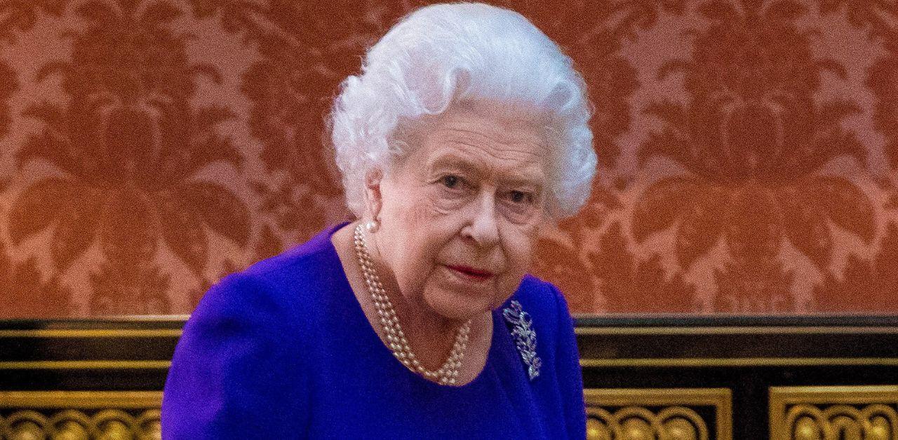 what in queen elizabeth purse