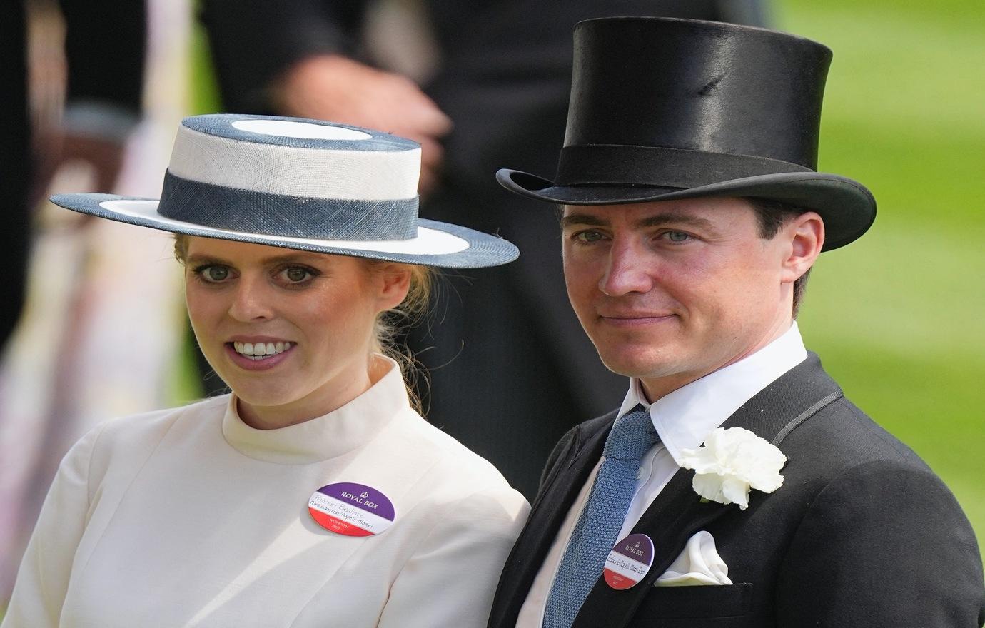 Princess Beatrice Enjoys Bonding With Stepson Through Reading The(00)