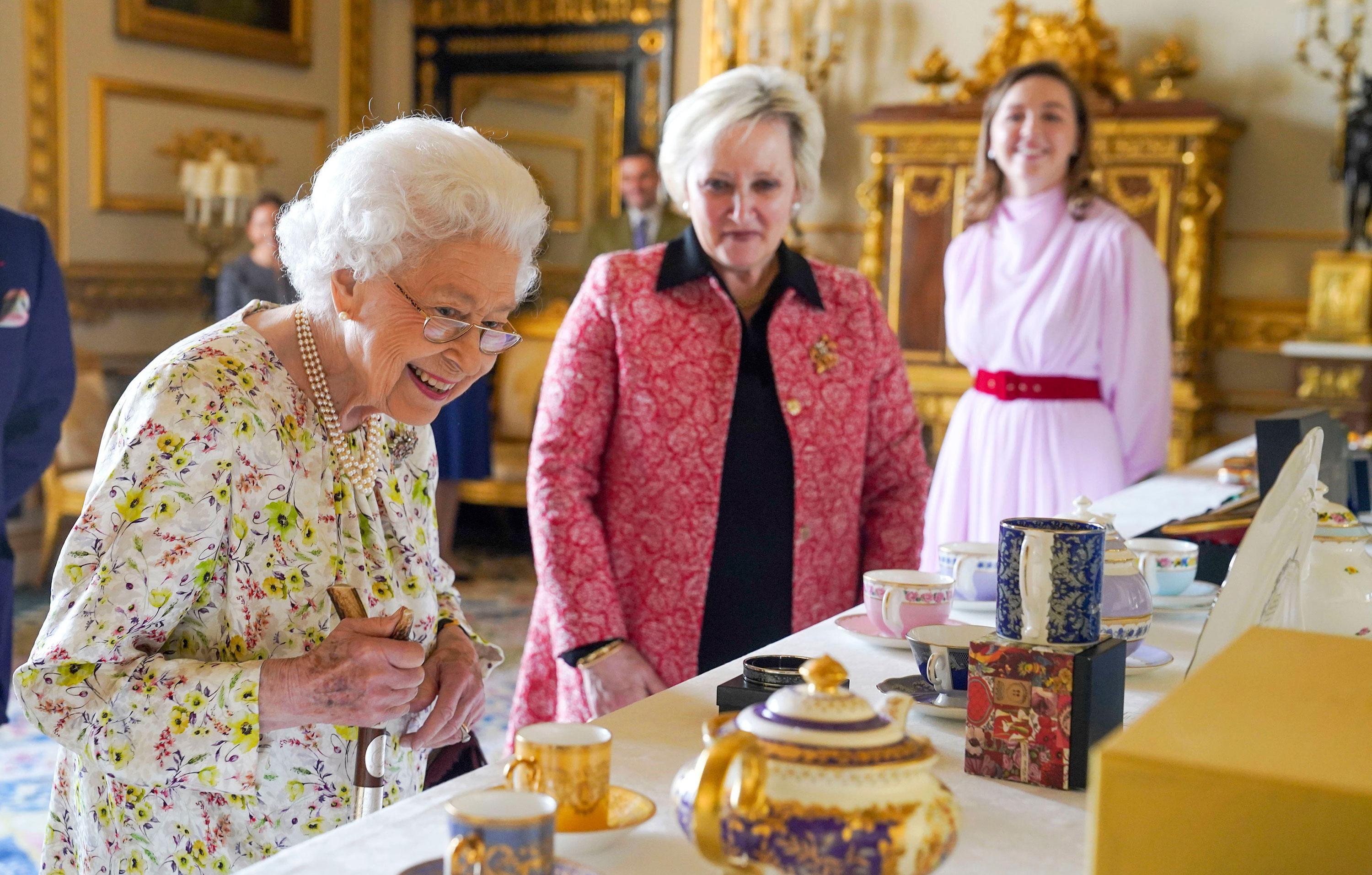 the queen views a display from halcyon days