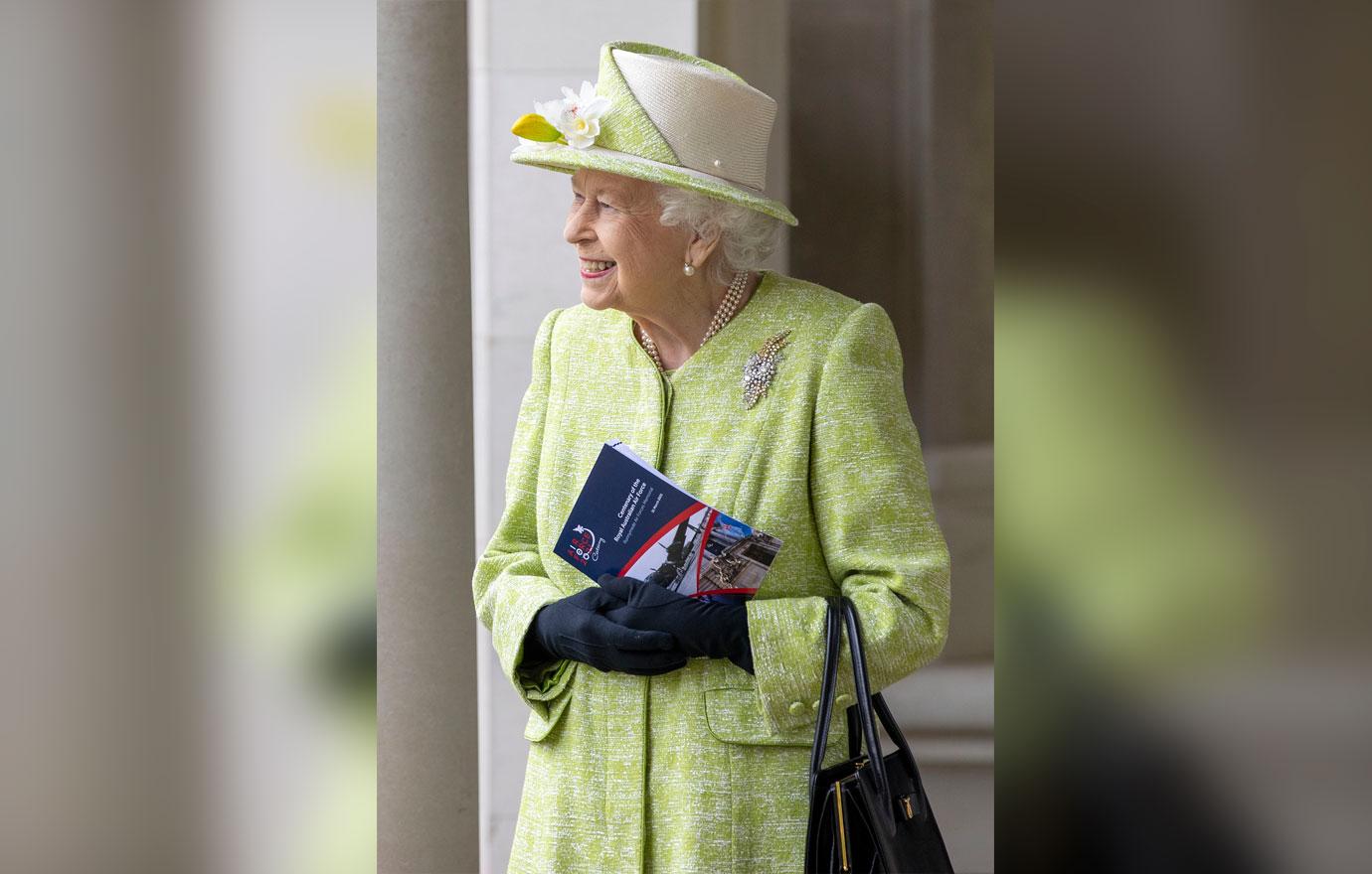 queen elizabeth visits royal australian air force memorial