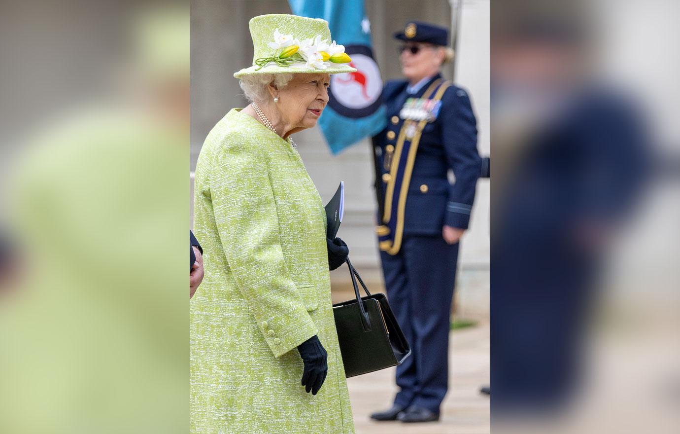 queen elizabeth visits royal australian air force memorial