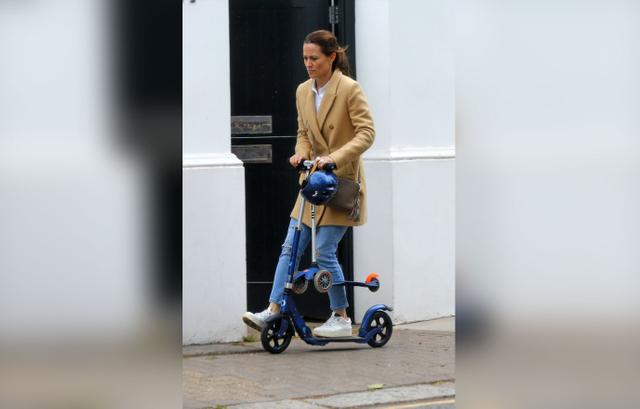 Pippa Middleton Spotted Riding A Scooter Around London: Photos