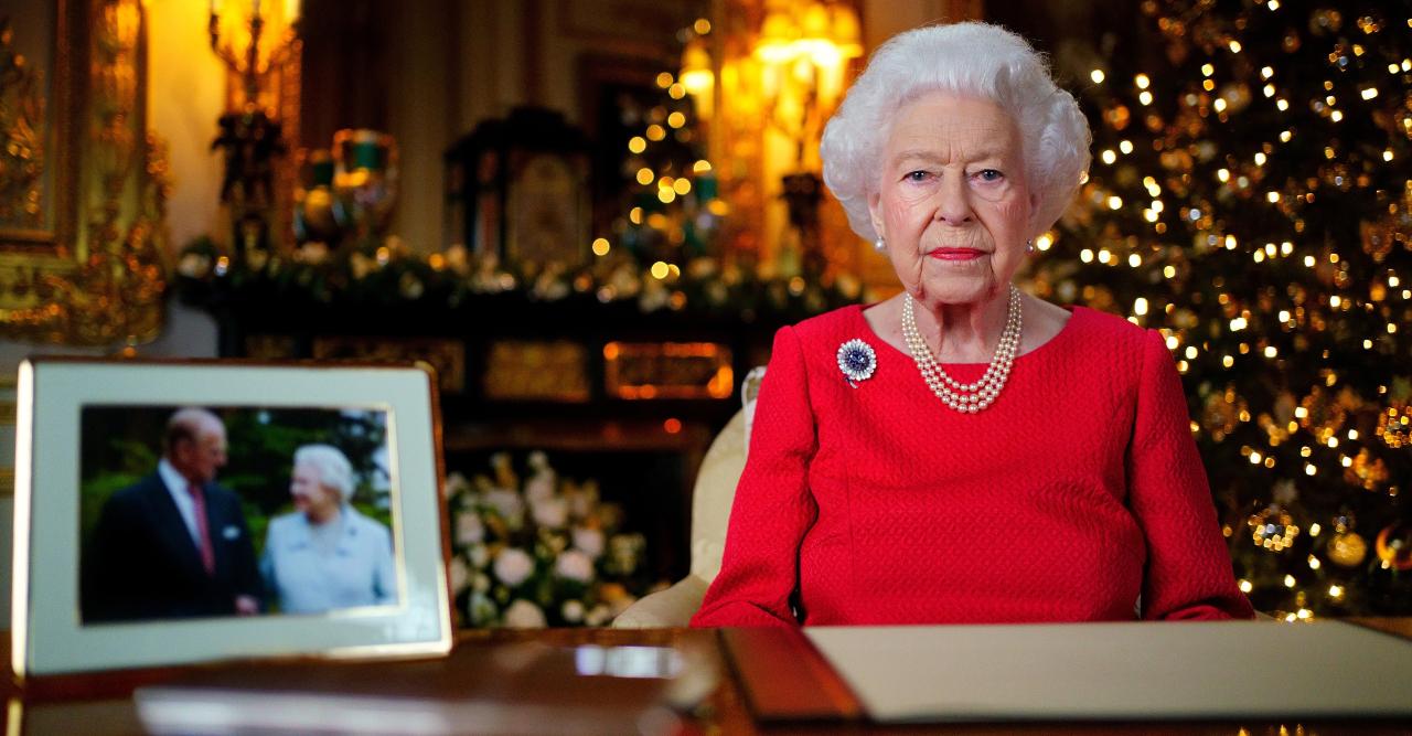 queen elizabeths christmas speech far from retiring