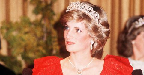 princess-diana-2-1730307720440 ダイアナ妃の 1980 年代の最も象徴的なファッションの瞬間:写真