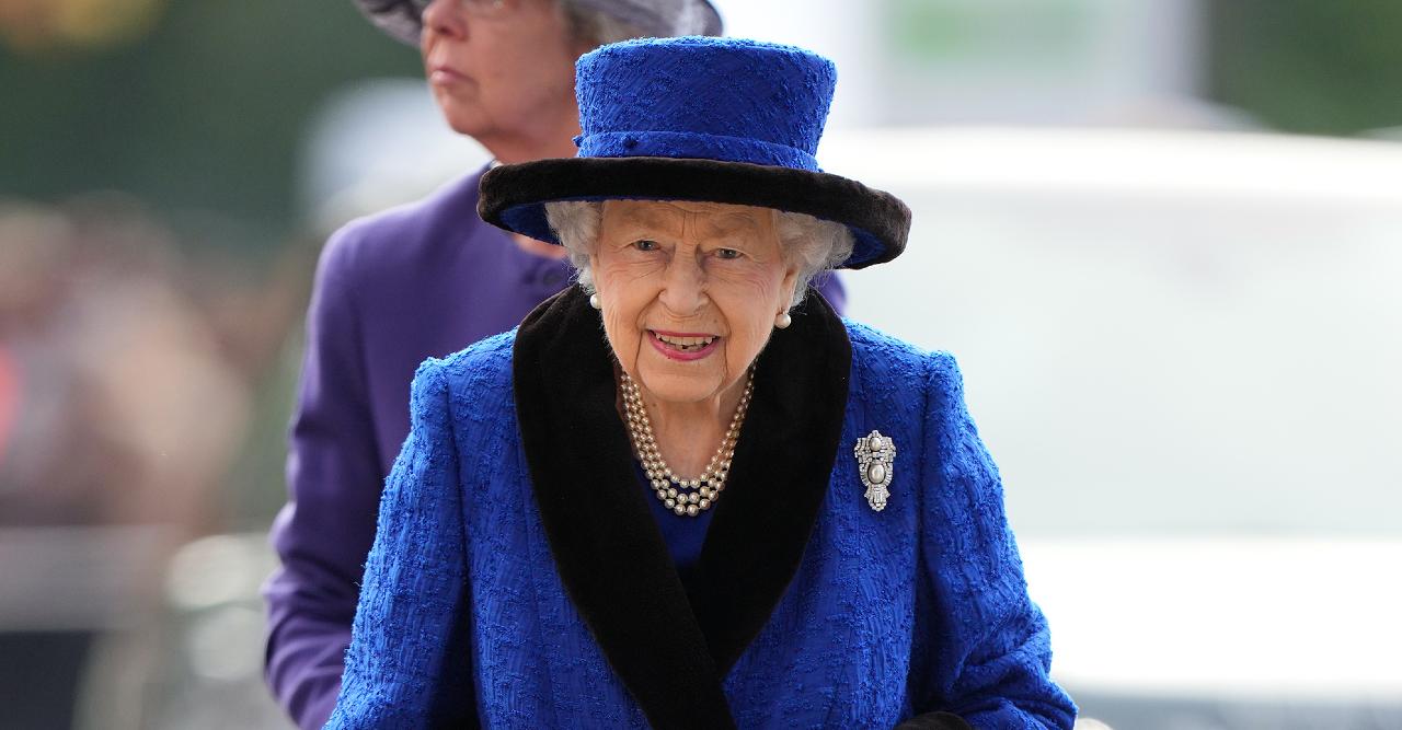 queen elizabeth doesnt enjoy limelight