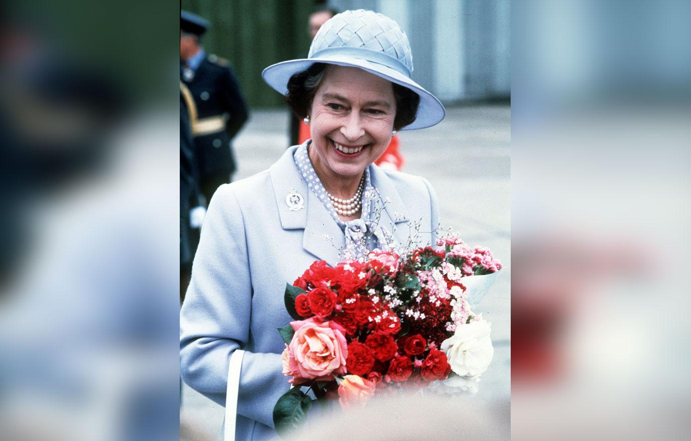 queen elizabeth through the years visiting raf