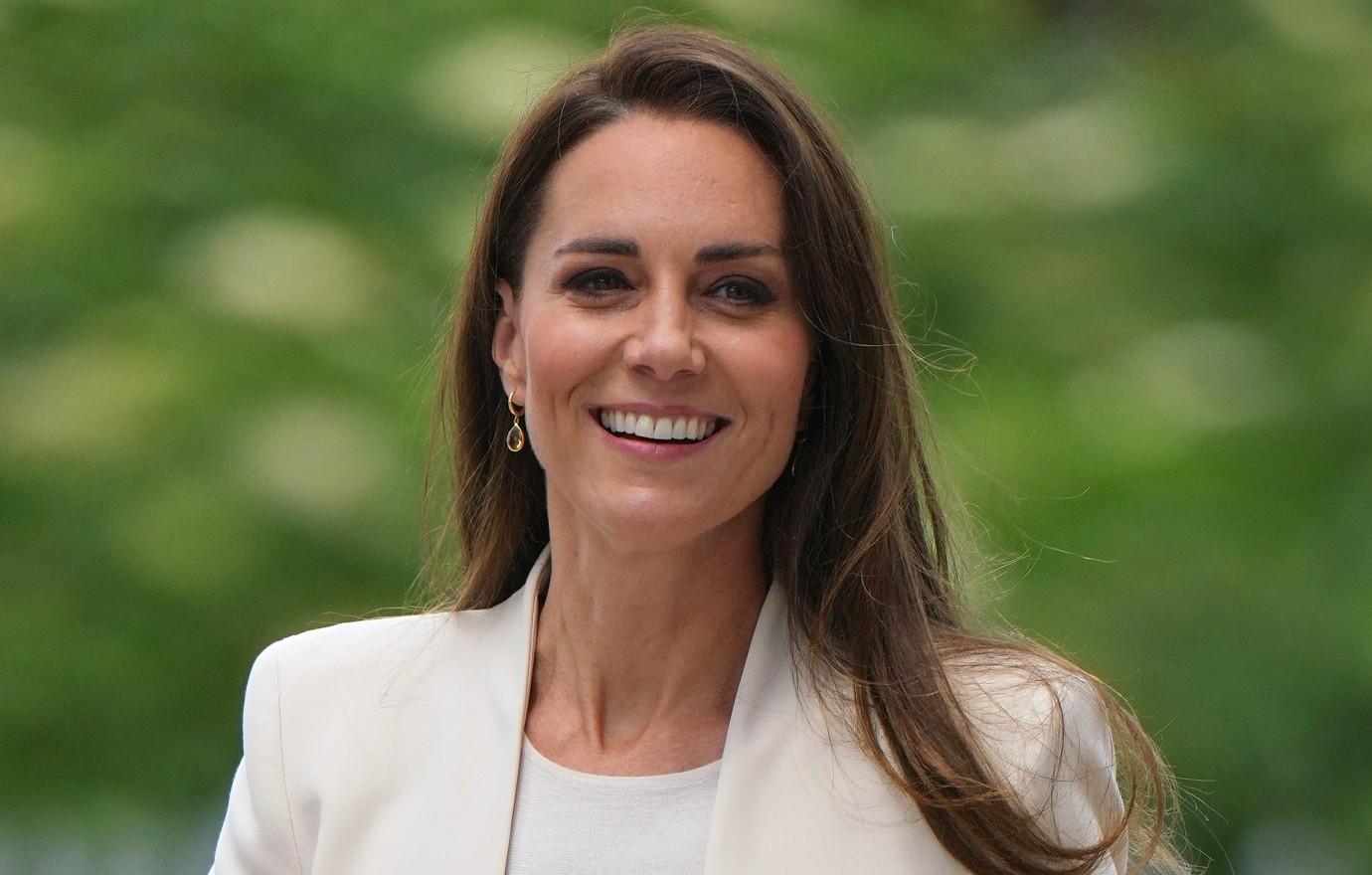 kate middleton stayed behind ensure meghan markle didnt visit queen