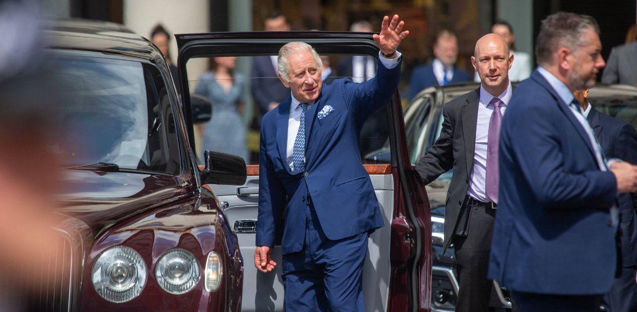 king charles trooping the colours differ queen elizabeth