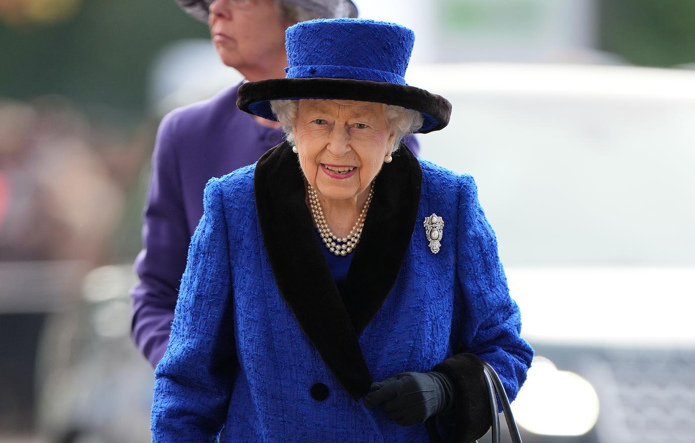 queen elizabeth doesnt enjoy limelight