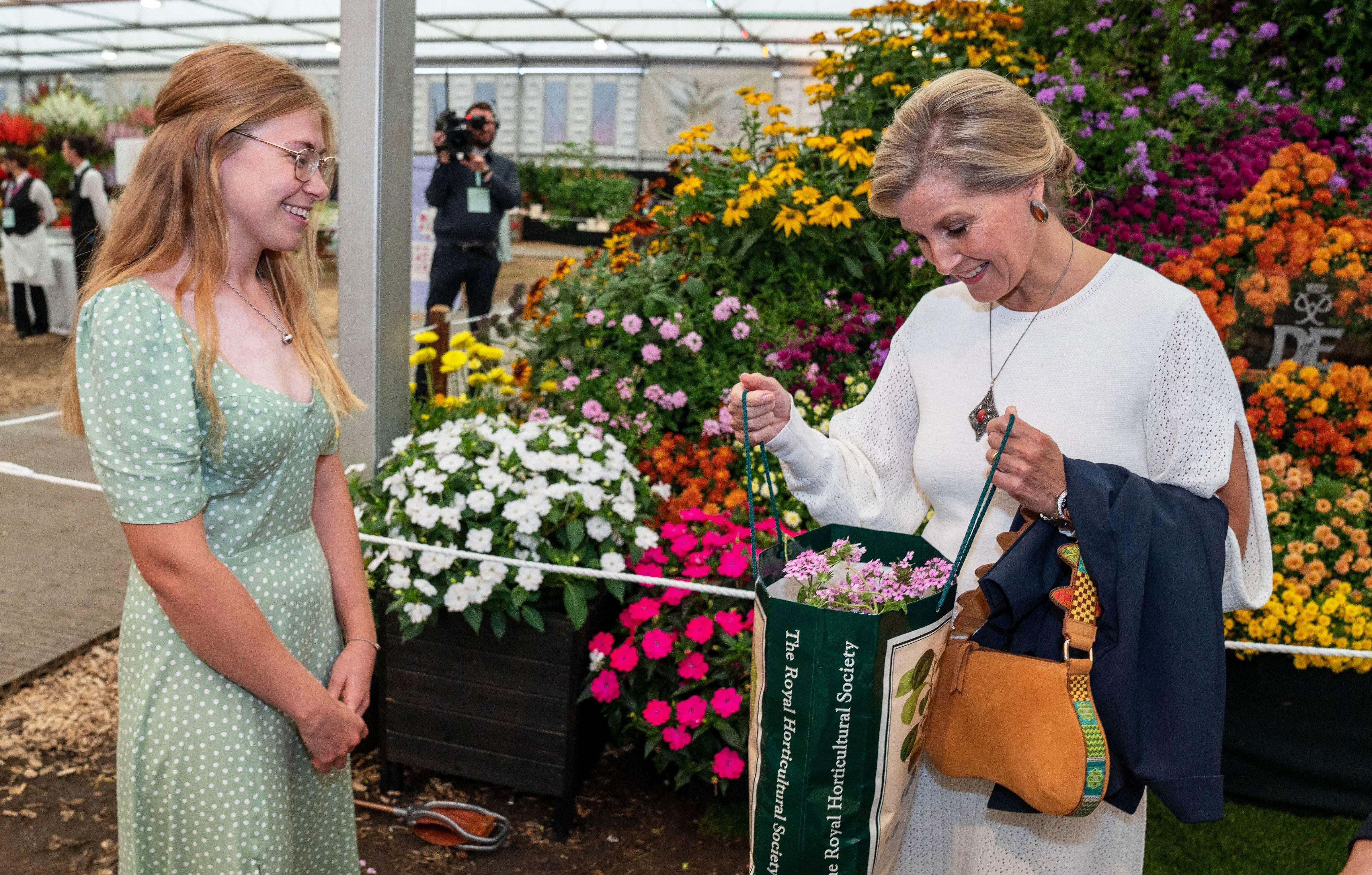 earl and countess of wessex visit the sun garden at chelsea flower show