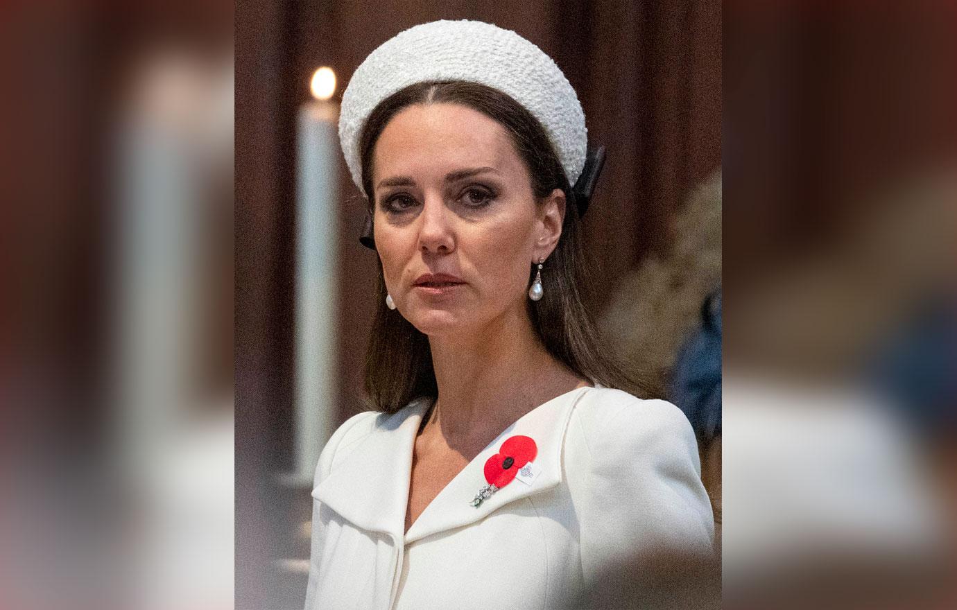 the duke and duchess of cambridge attend an anzac day commemoration