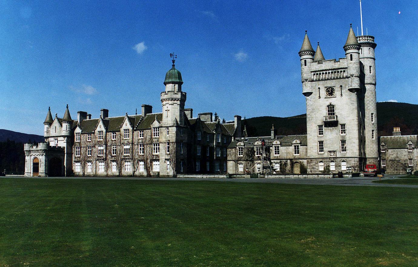 british royal residences buckingham palace windsor castle