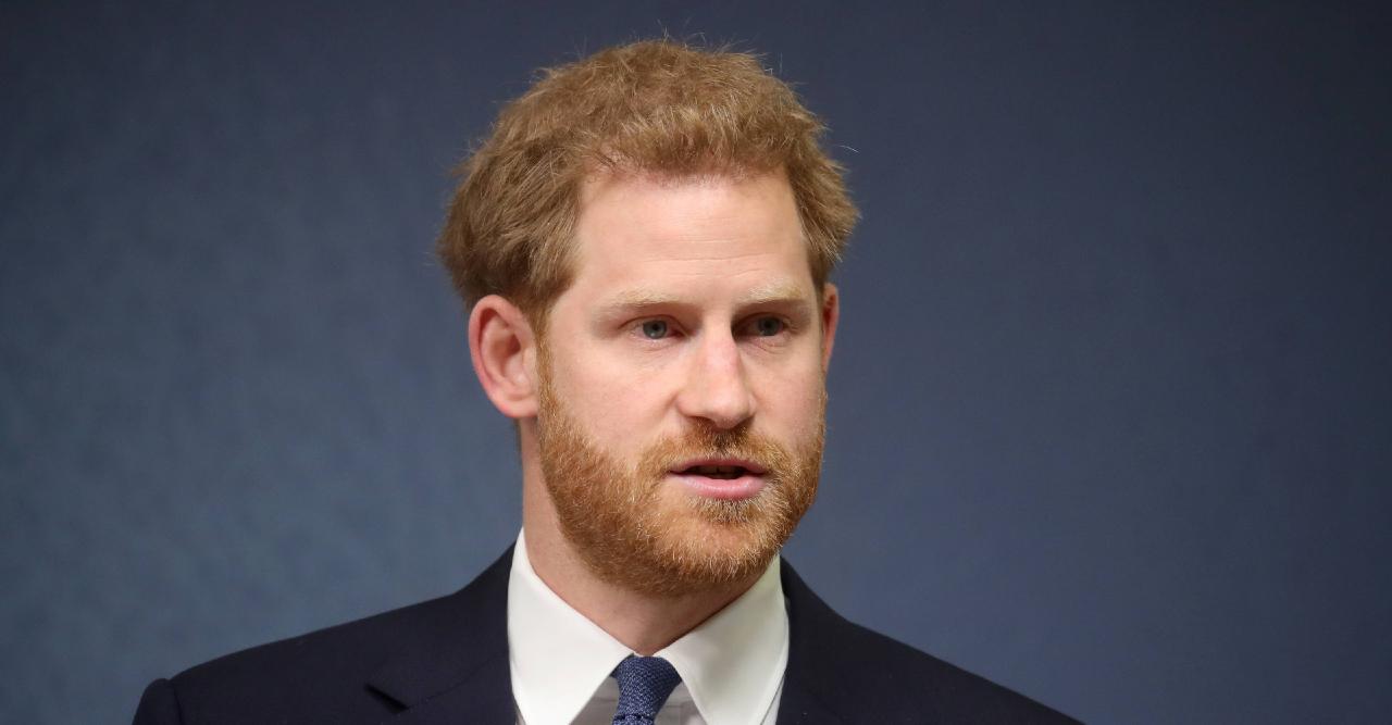 prince harry arrives in uk for prince philips funeral