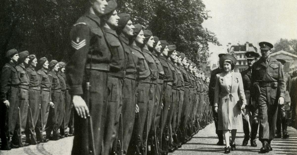 queen elizabeth ii and guards