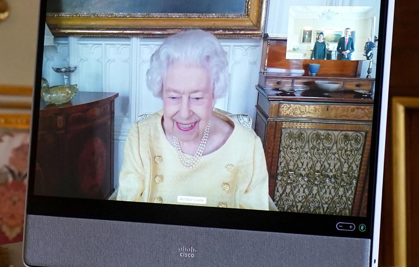 queen elizabeth wont want slow down more virtual appearances after health scare