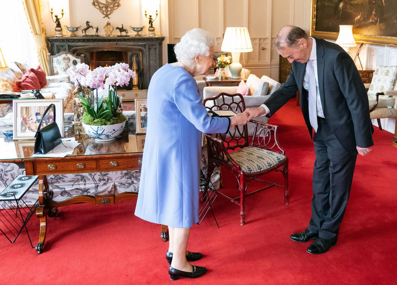 queen elizabeth shows off photos great grandkids tro