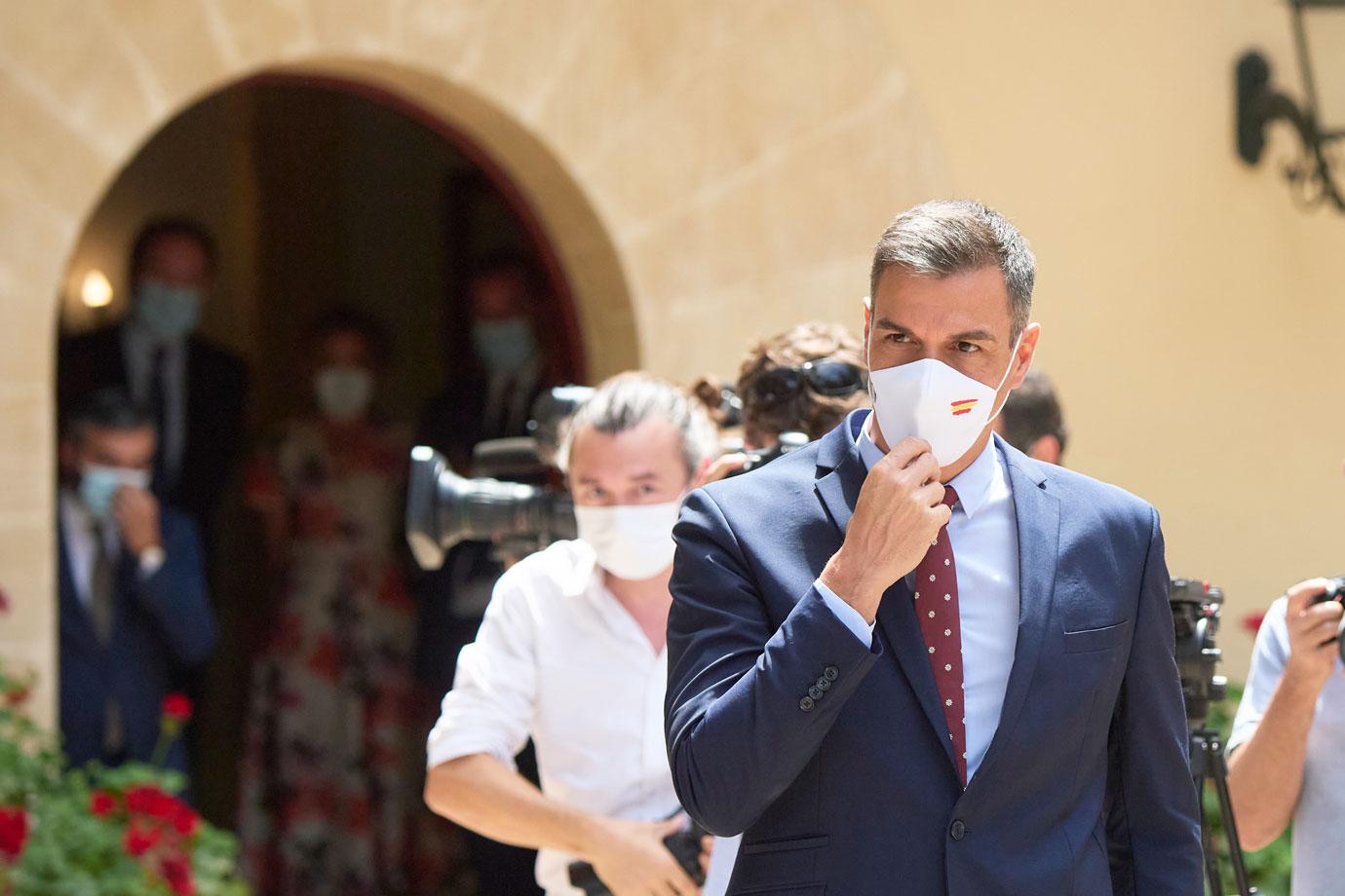 king felipe vi attends an audience with pedro sanchez