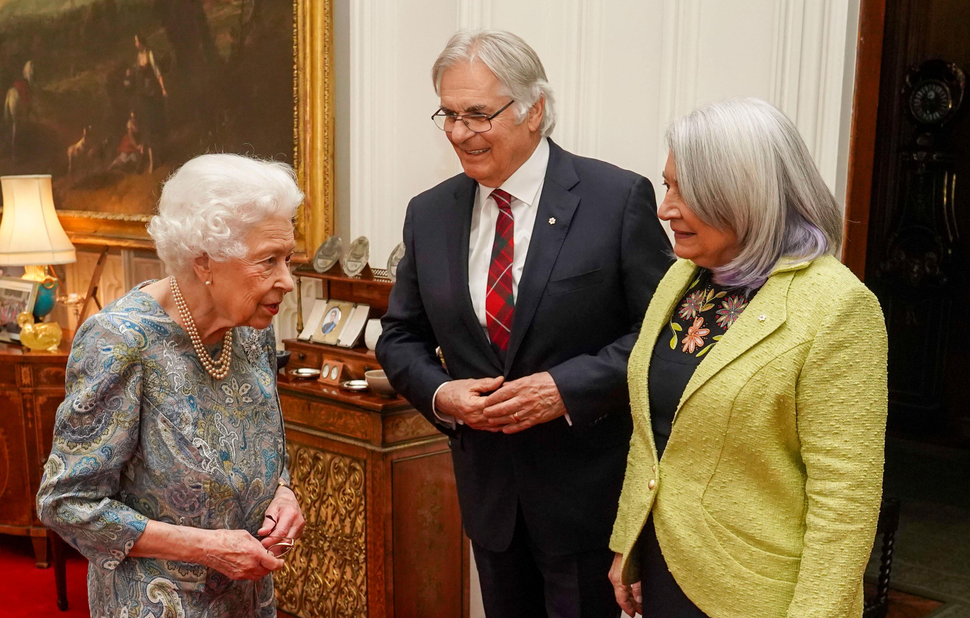 the queen welcomes the new governor general of canada