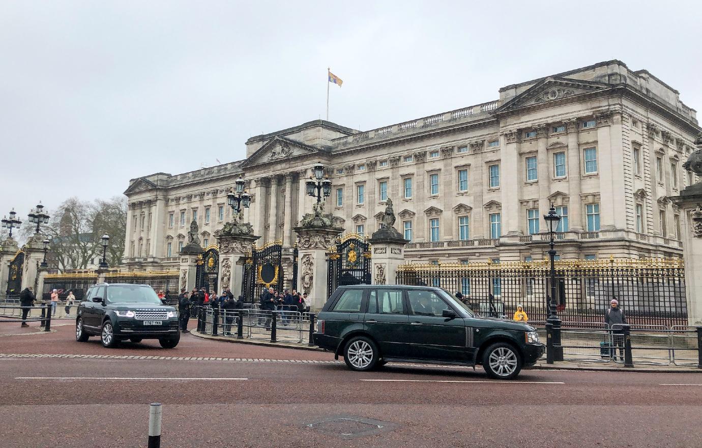 buckingham palace officially open for visitors tours picnics