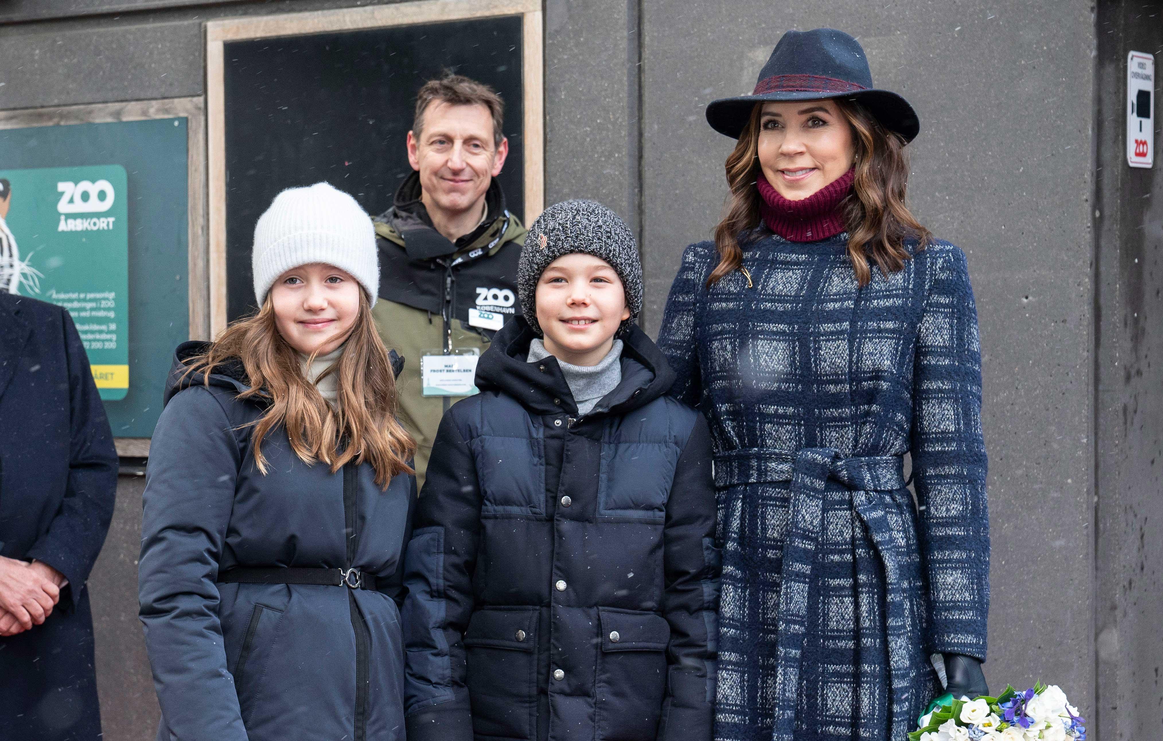 crown princess mary and her twins visit copenhagen zoo