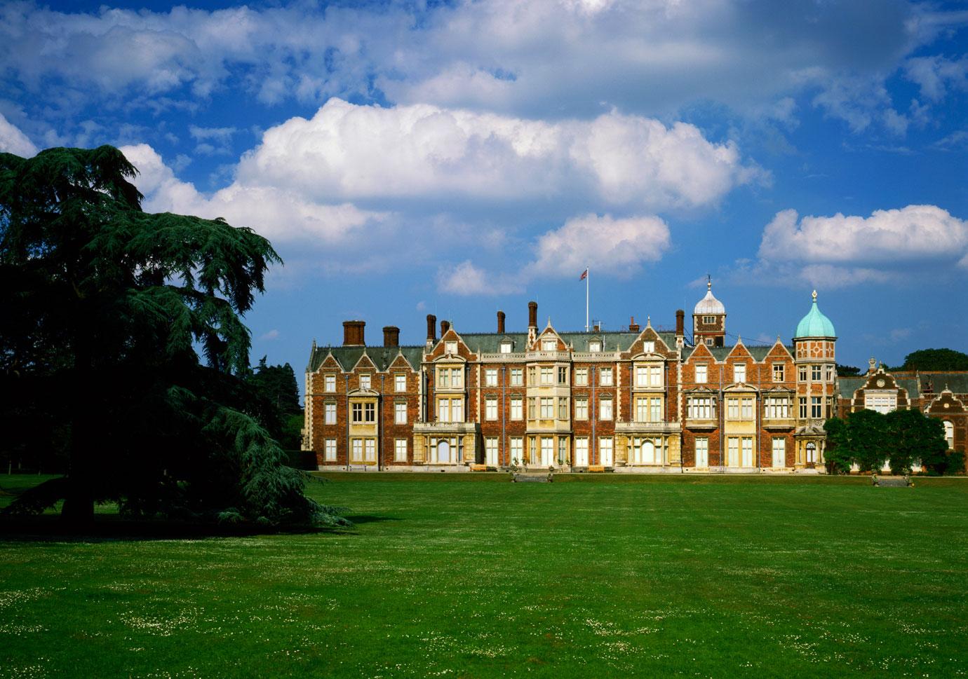 british royal residences buckingham palace windsor castle