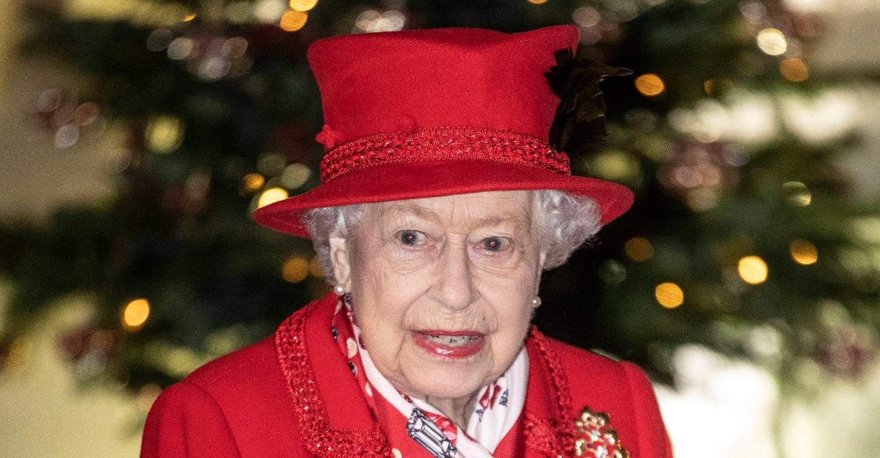 queen elizabeth gifts staff inexpensive dessert christmas