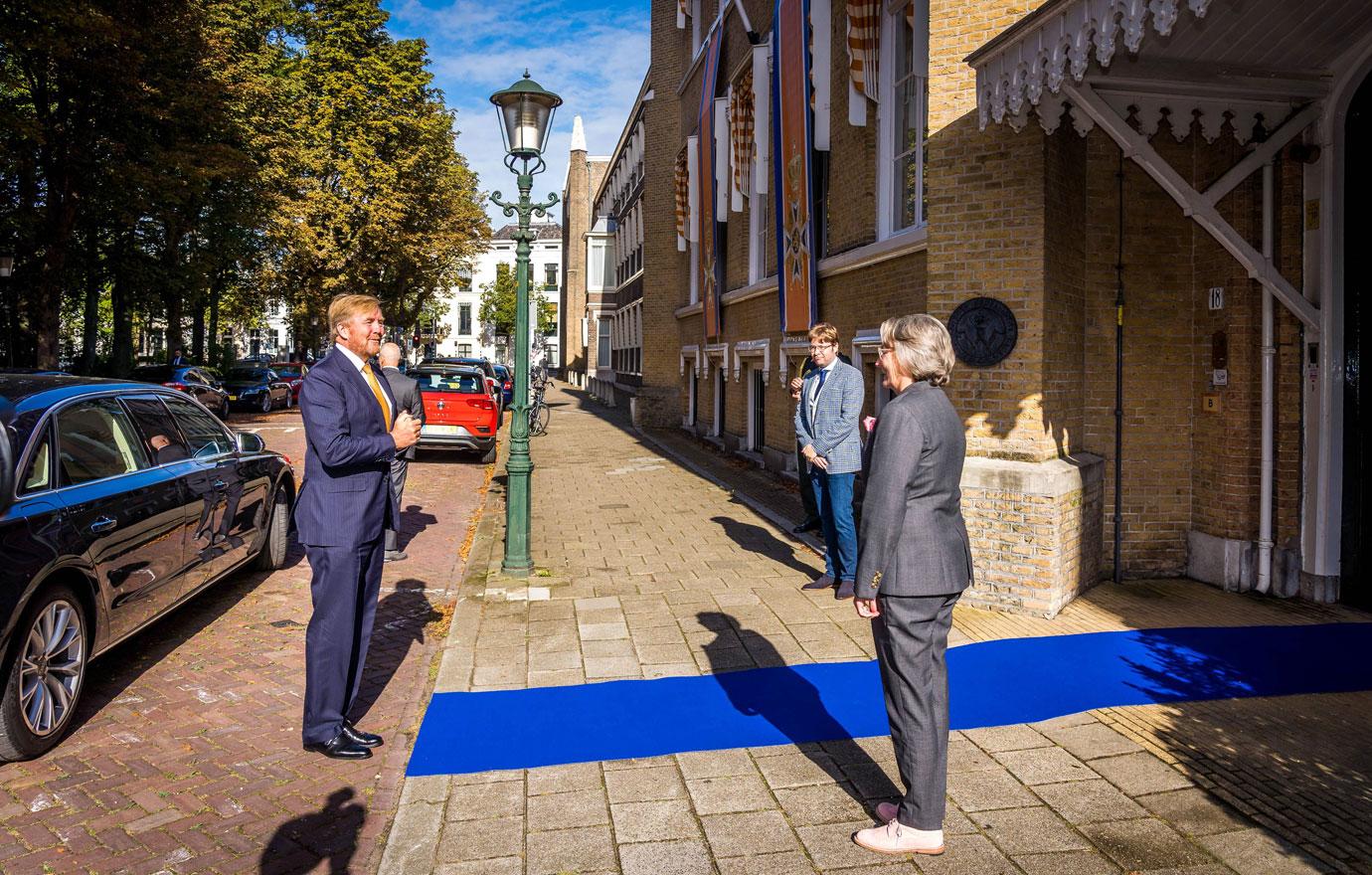 king willem alexander during a working visit to the chancellery of the dutch order