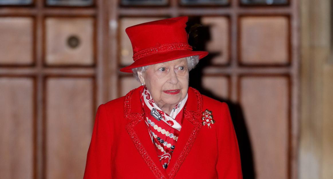 queen elizabeth cancels trip