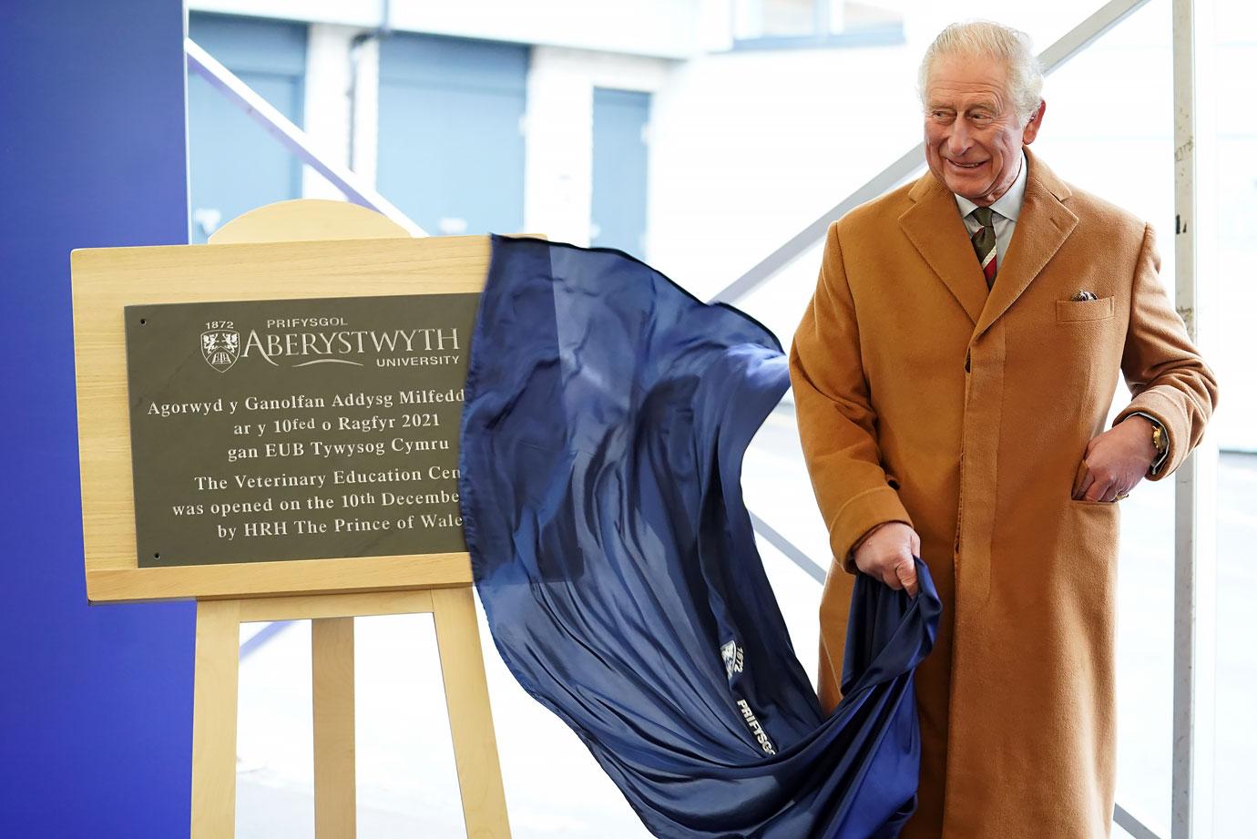 prince charles visits school of veterinary science in wales