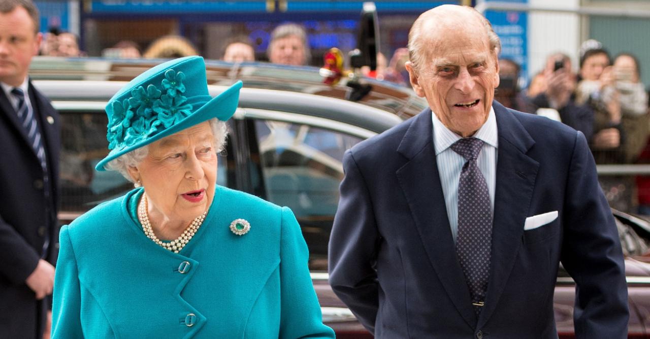 queen elizabeth finds it cathartic to witness publics tribute to prince philip