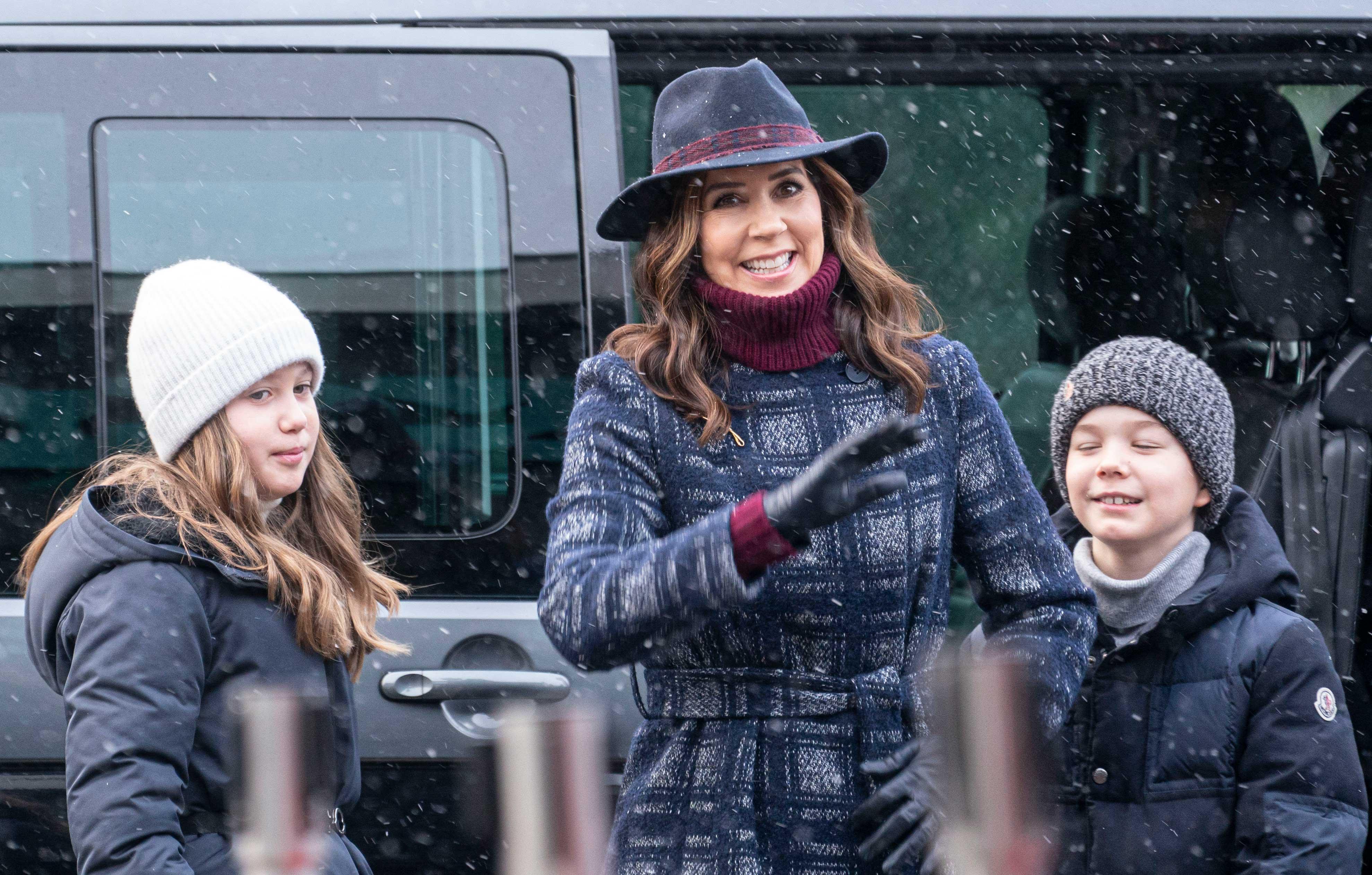 crown princess mary and her twins visit copenhagen zoo