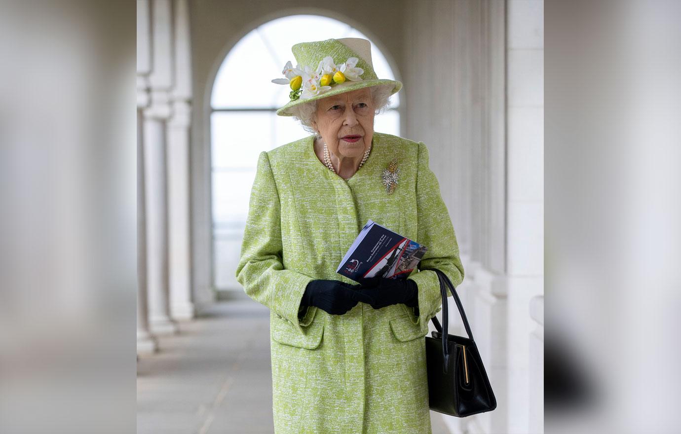 queen elizabeth visits royal australian air force memorial