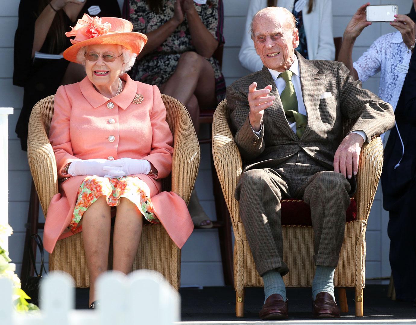 queen elizabeth could not wait to get away balmoral estate still grieving very deeply tro