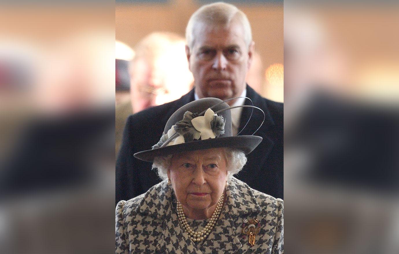 queen elizabeth wont cave prince harry demands security