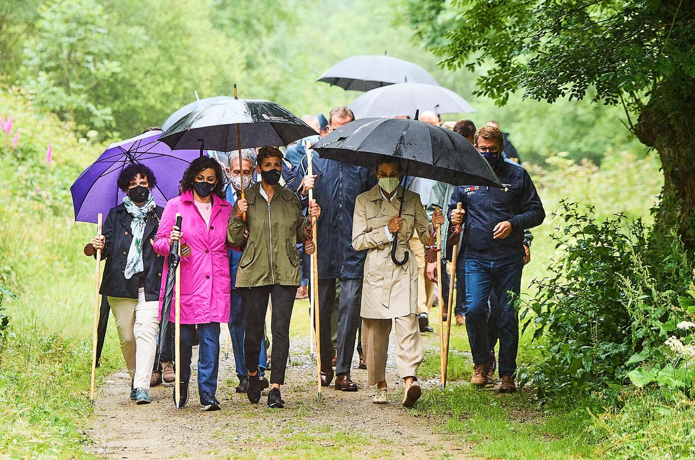 queen letizia king felipe spanish royals walk the way of st james in roncesvalles