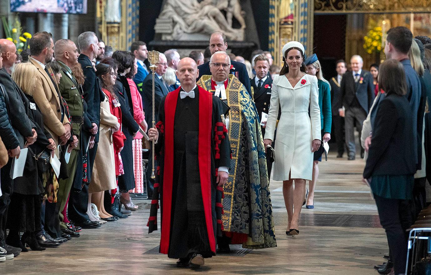 the duke and duchess of cambridge attend an anzac day commemoration