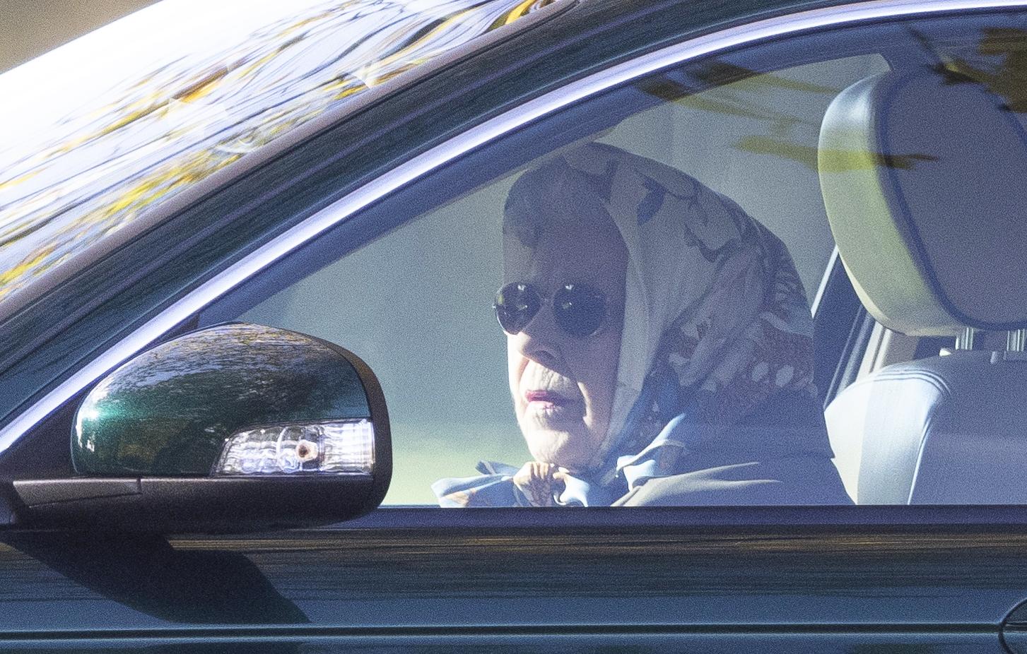 the queen driving at windsor