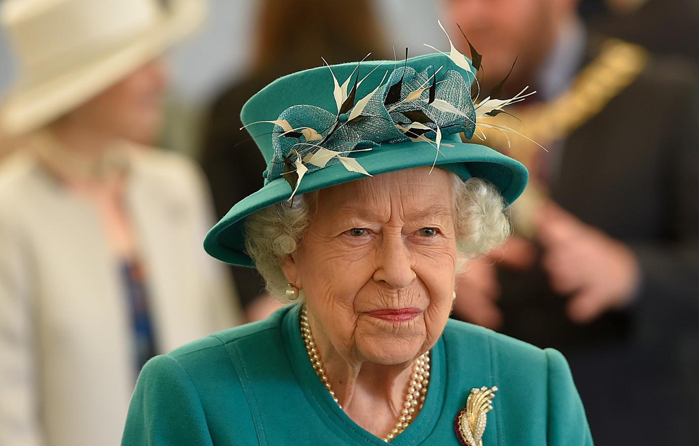 queen elizabeth reaction finding slug meal