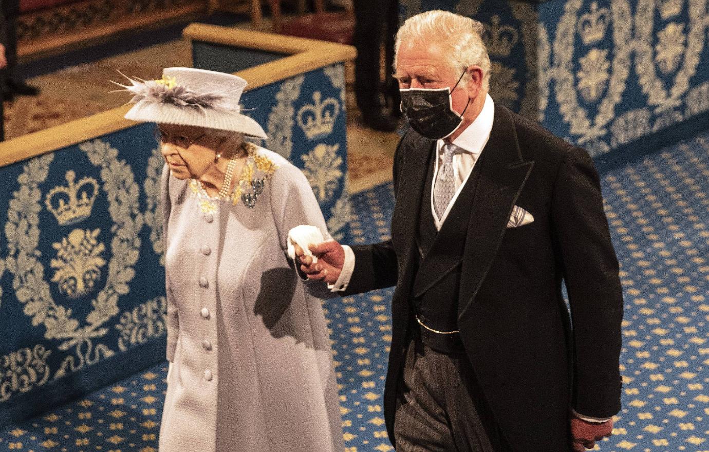 no second throne next to queen elizabeth at opening of parliament