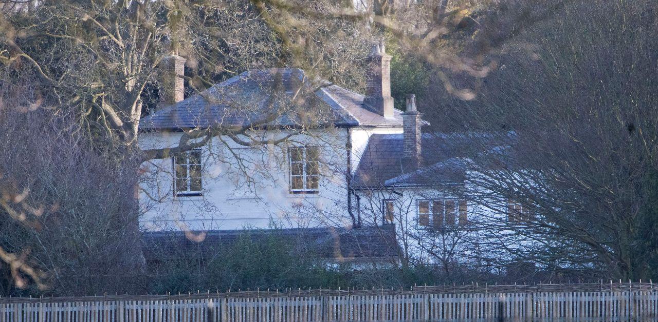 prince harry forced ask permission use frogmore cottage