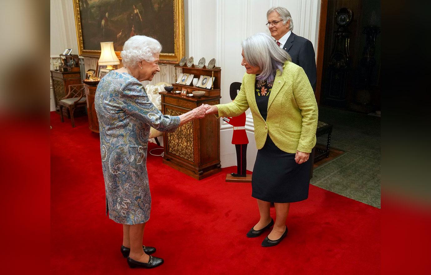 the queen welcomes the new governor general of canada