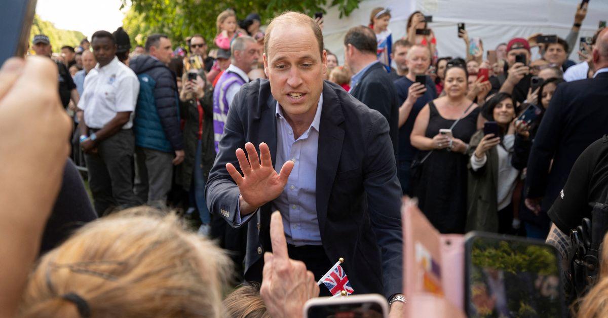 prince william waves to fans