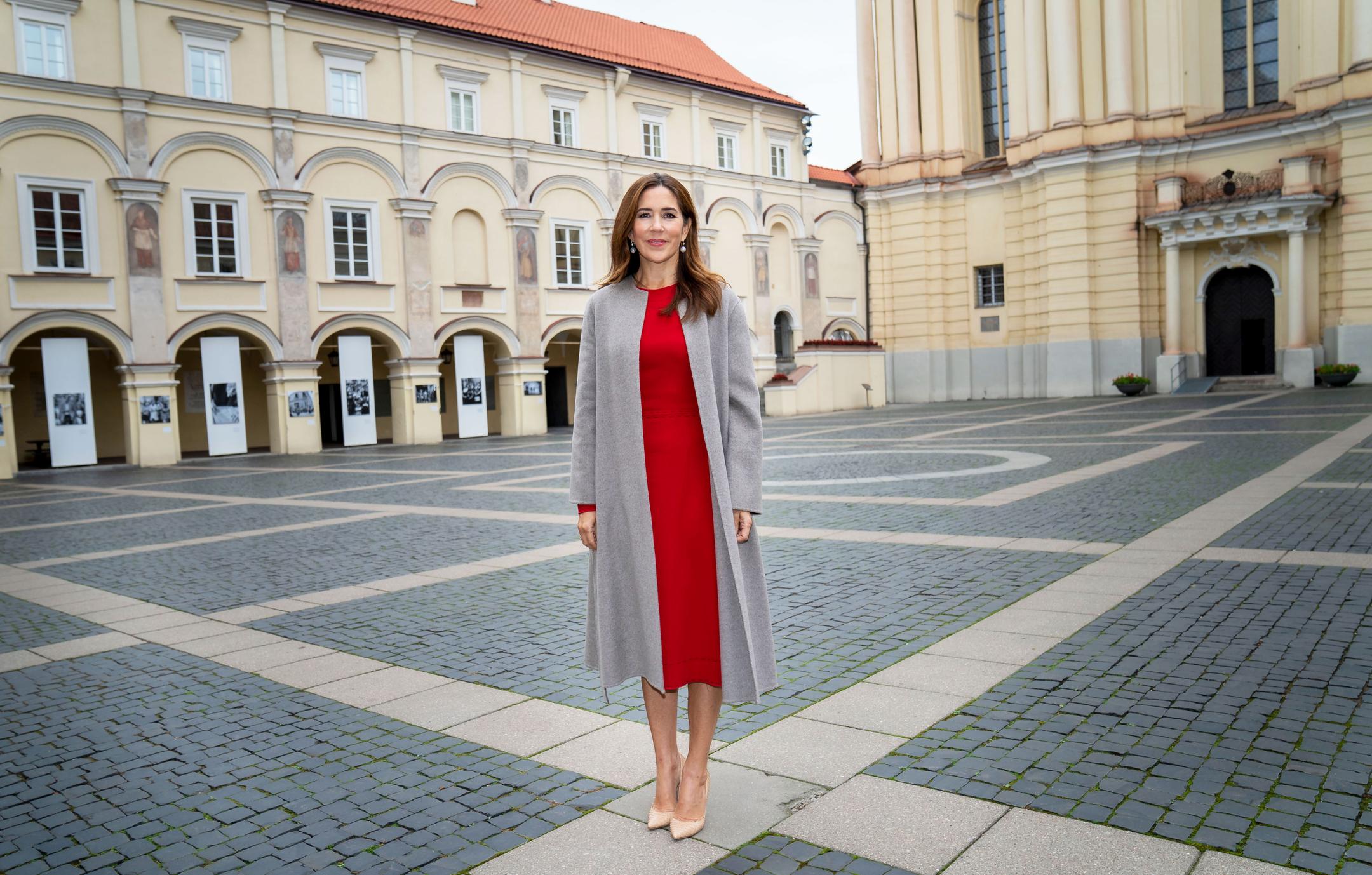 crown-princess-mary-of-denmark-visits-lithuania-03-1633354449149.jpg