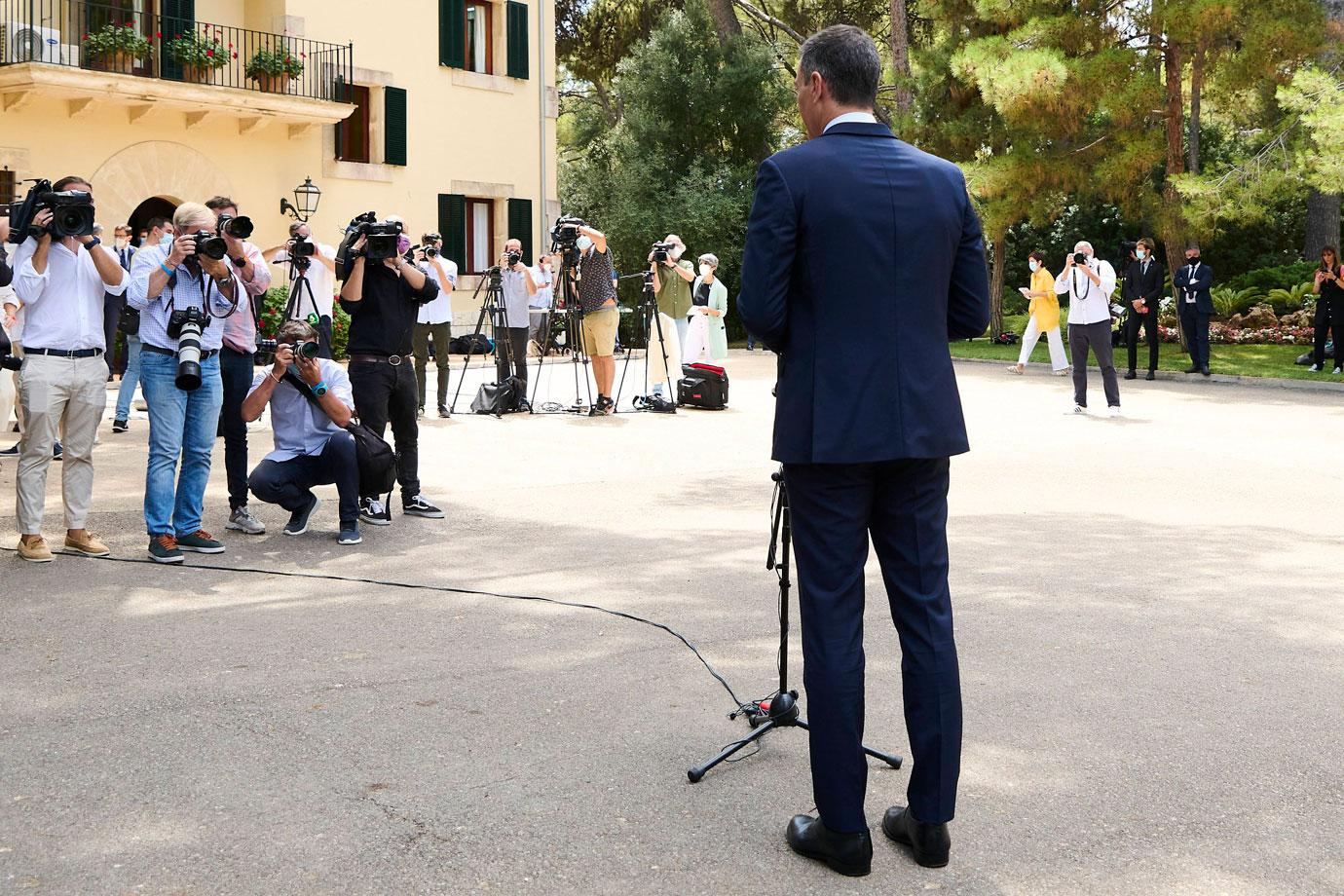 king felipe vi attends an audience with pedro sanchez