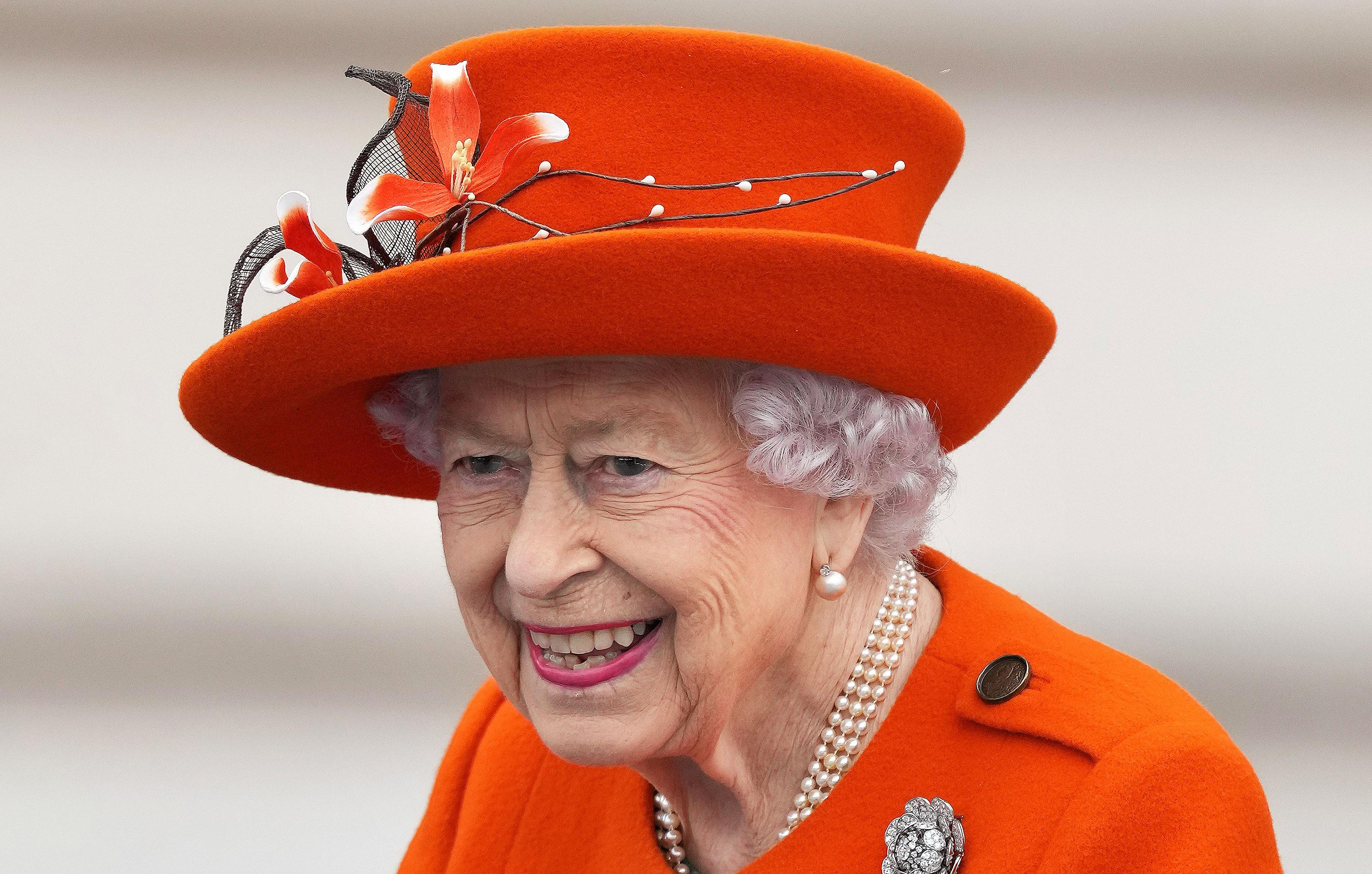 queens baton relay  queen elizabeth