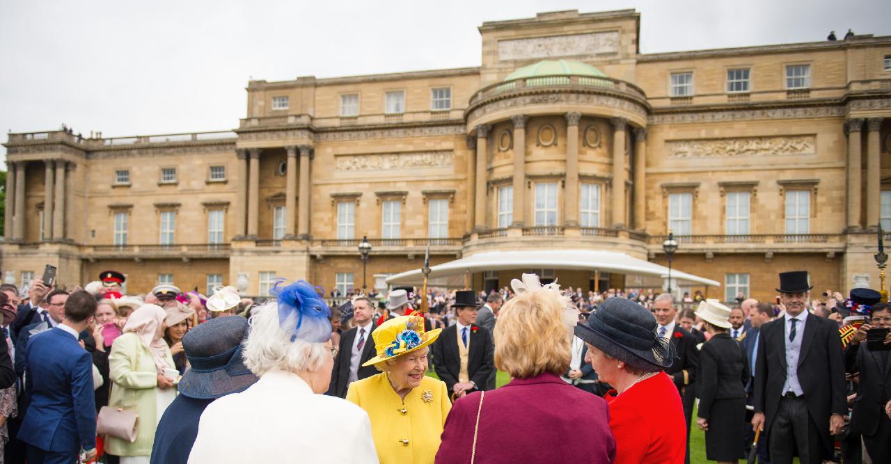 buckingham palace officially open for visitors tours picnics
