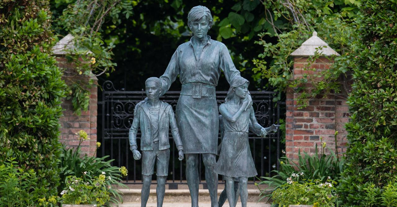 why princess dianas statue depicts three children