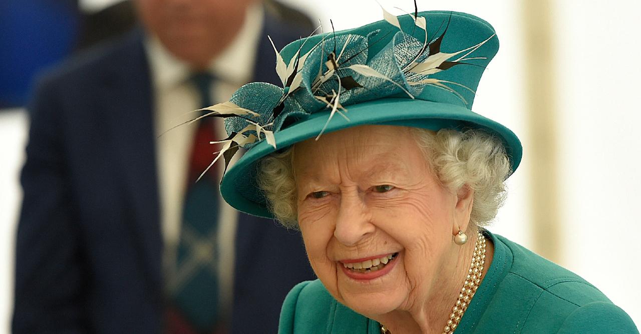 queen elizabeths happy demeanor stems from normalcy promise to prince philip