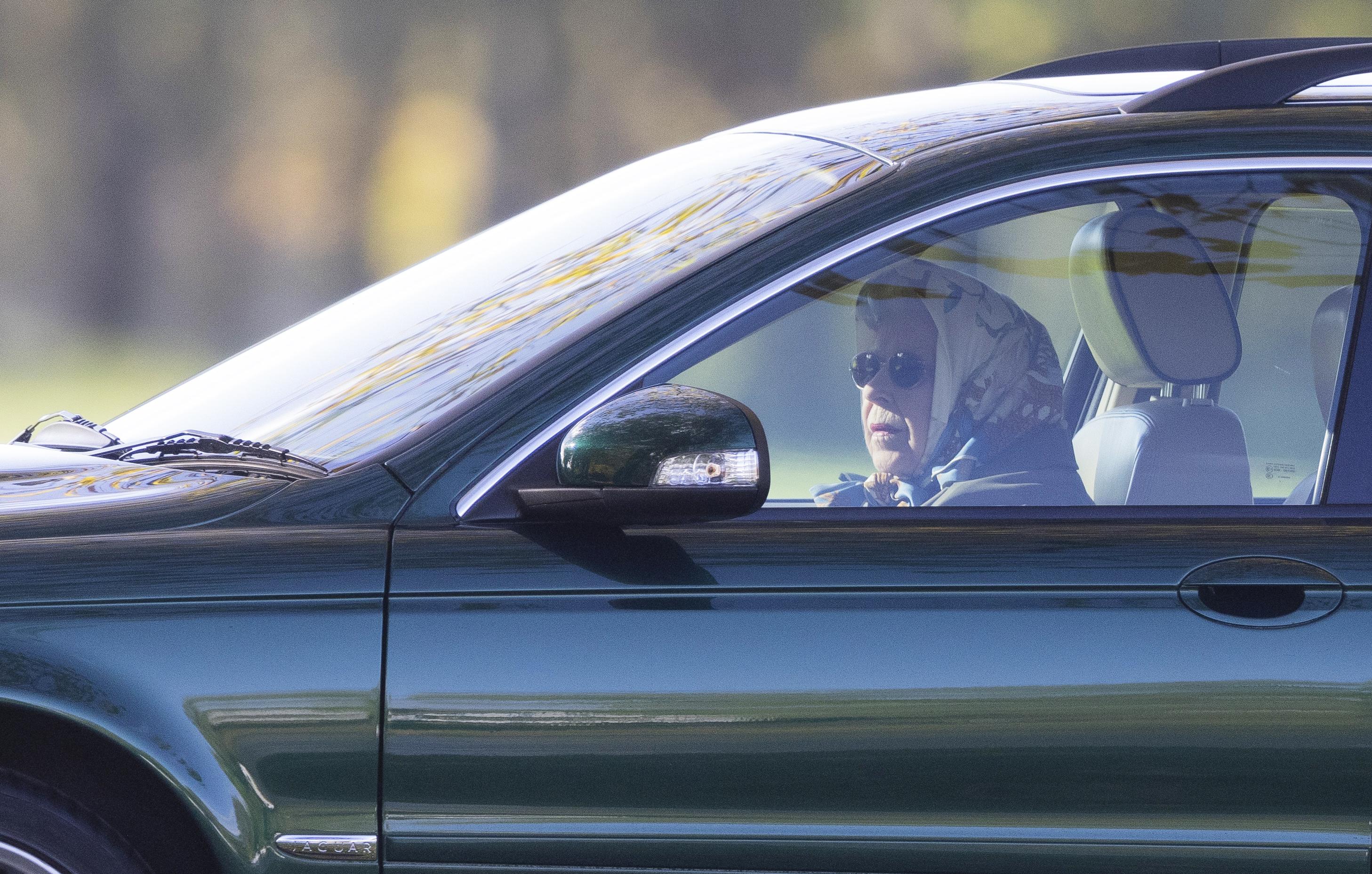 the queen driving at windsor