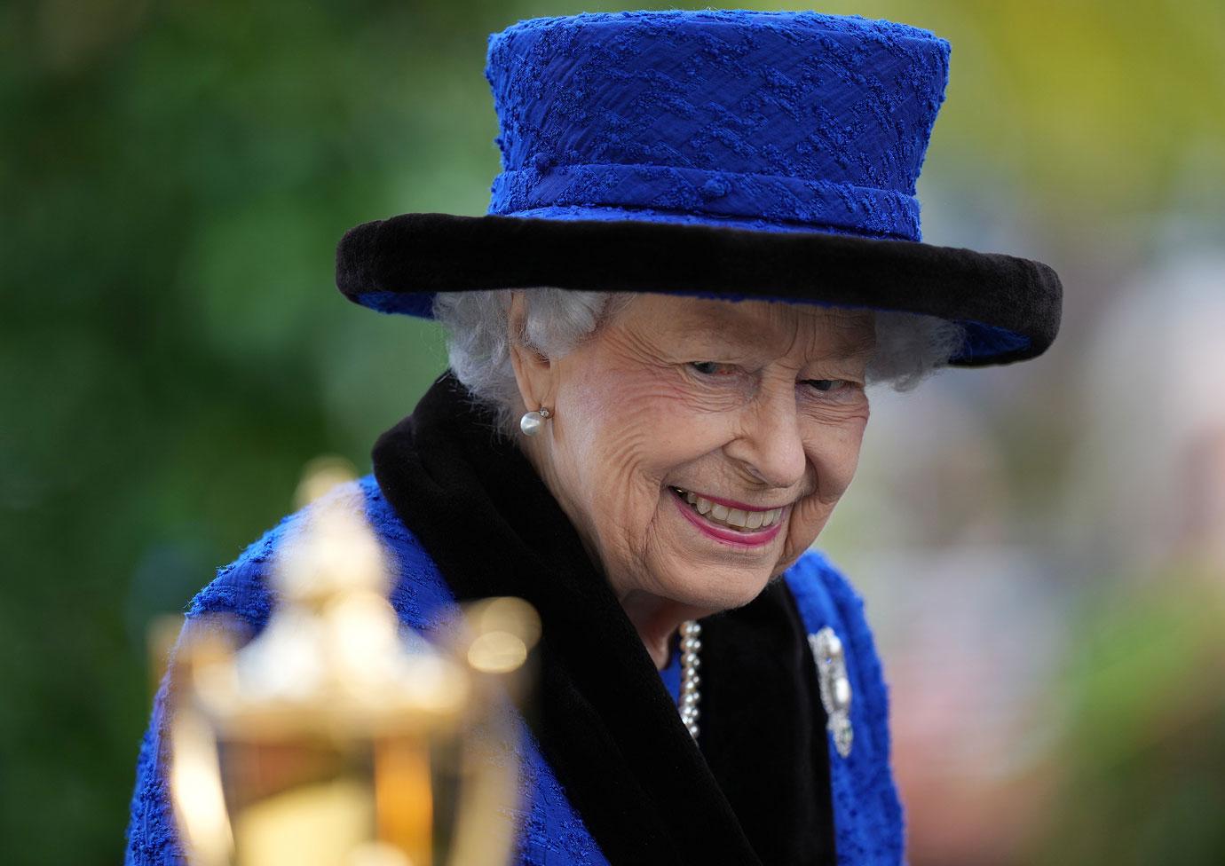 queen elizabeth attends qipco british champions day